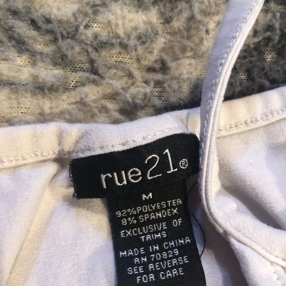 Tank tops - Picture 3 of 3